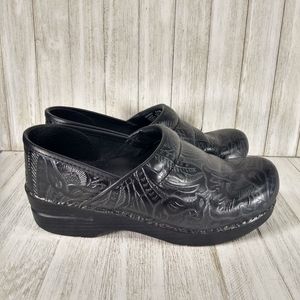 Dansko Black Tooled Leather Clog EU 39